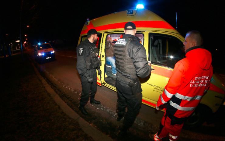 Zranění v ulicích Mostu: Muž se udeřil do hlavy, ženu bolelo břicho a hrudník