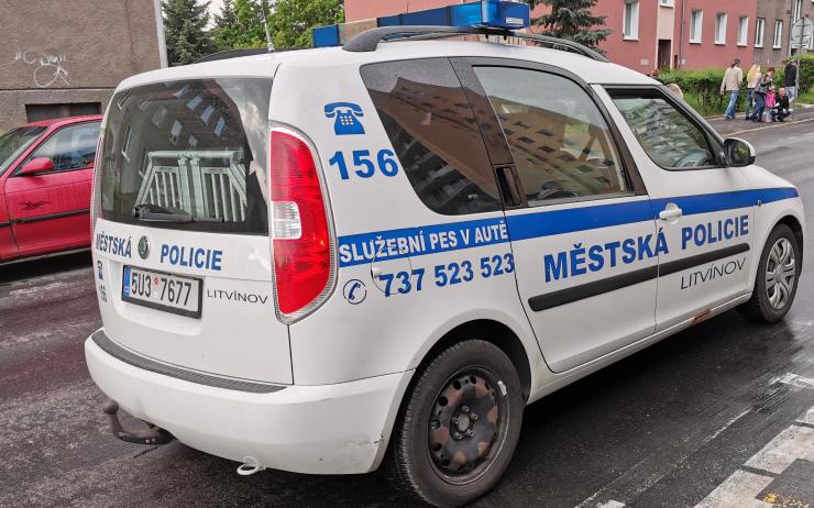 Problém trvá: Volání na 156 litvínovským strážníkům skončí na městské policii v Mostě