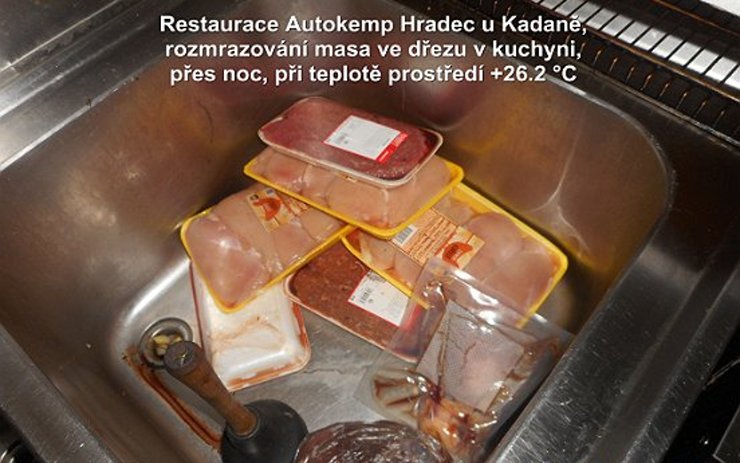 OBRAZEM: Hygiena okamžitě zavřela tuto restauraci v autokempu u Kadaně! Snad jste tam nic nejedli