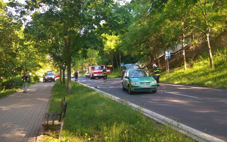 Muž po srážce s autem pod Šibeníkem zemřel. Policisté hledají svědky havárie