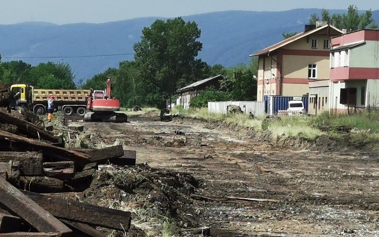 Muž kradl železo při rekonstrukci litvínovského nádraží
