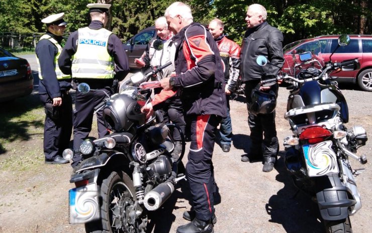 Policisté se zaměřili na motorkáře. Proti autařům měli vše v pořádku