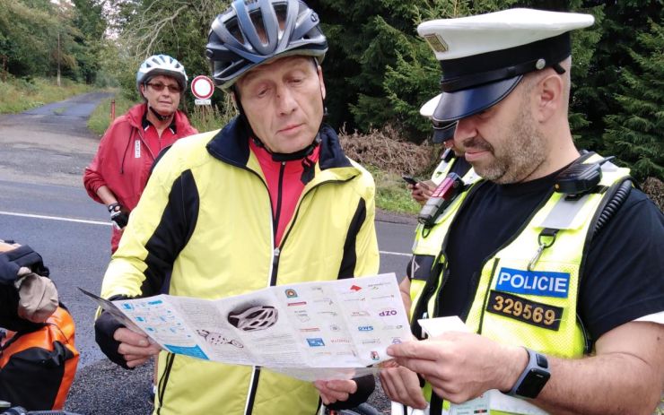 Policisté stavěli na Mostecku cyklisty. A byli příjemně překvapeni