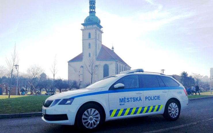 Třiasedmdesátiletá žena se ztratila u jezera Most. Měla štěstí, že nebyla lidem lhostejná