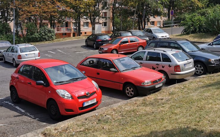 Jak řešit parkování v Mostě? Na úřadě se ve středu koná veřejné projednávání