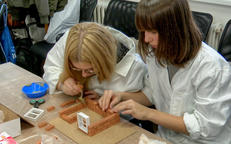 VIDEO: Jak vypadá stavařina? Pod rukama studentů a školáků vznikaly miniaturní domy