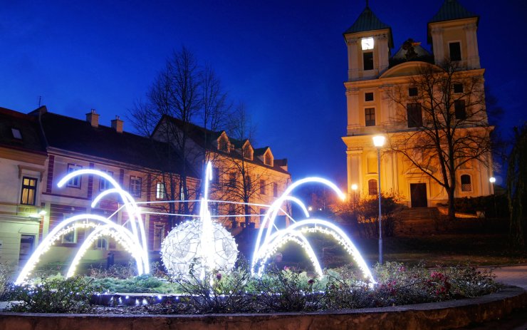 Krušnohorské Vánoce 2019 v Litvínově: Peklo na náměstí, ohnivá andělská show i mikulášská tramvaj