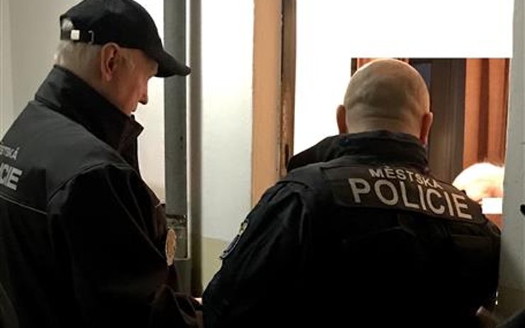 Městská policie varuje před podomními prodejci energií v Mostě! Dostává teď víc oznámení