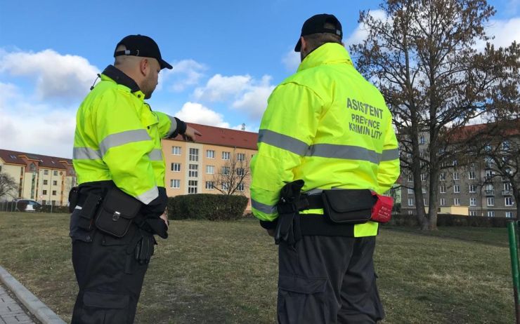 Asistenti zabránili vyhrocení rvačky u stovek. Na místo pak přivolali strážníky