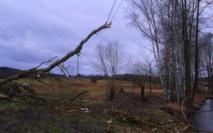 Silný vítr v Česku: Nejhorší okamžik přišel o půlnoci, bez elektřiny jsou tisíce domácností