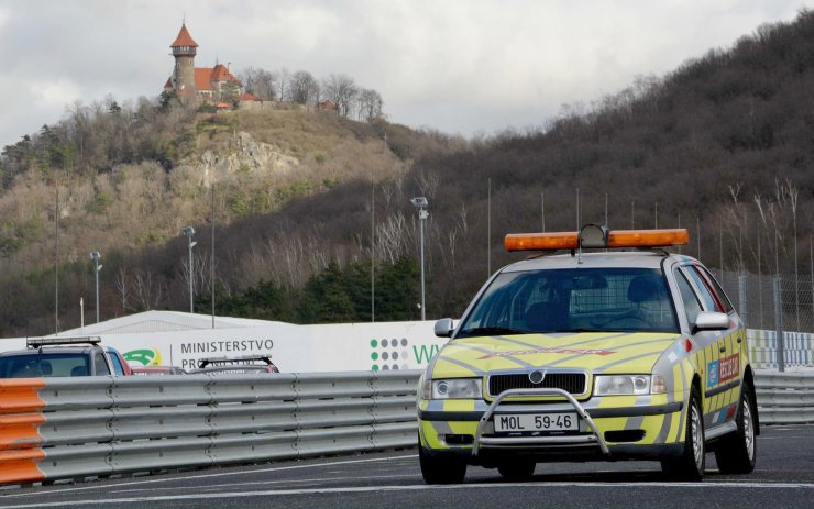 Autodrom věnoval záchranářský vůz Policejní historické společnosti