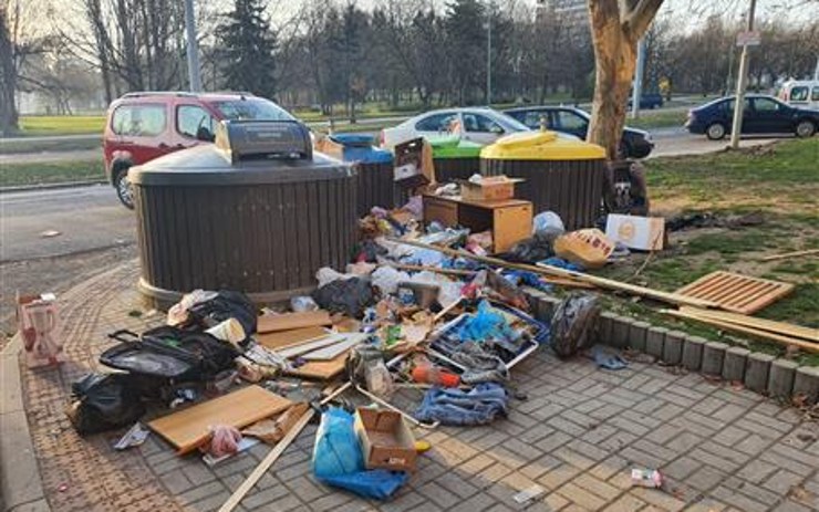 Lidé jsou víc doma a mají více odpadu. Město řeší problémy s nepořádkem