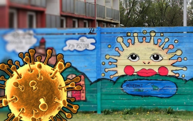 FOTO: Předpověděly děti z Mostu budoucnost? Slunce na plotu domova důchodců připomíná koronavirus