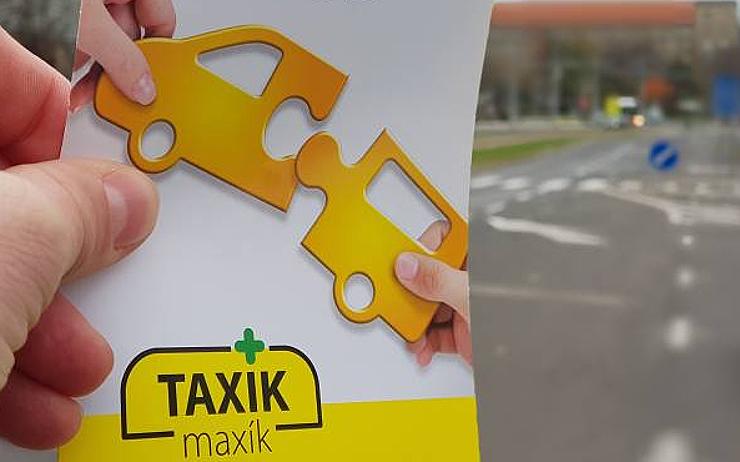 Dobrá zpráva pro seniory. Do mosteckých ulic se vrací taxík Maxík