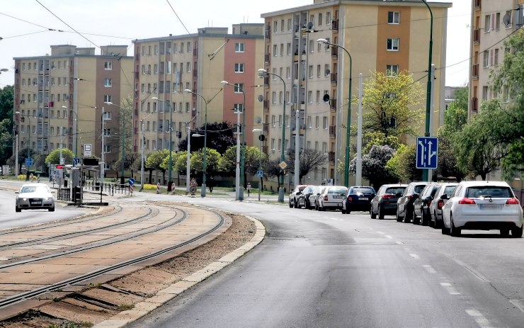 Na Budovatelku znovu vjedou frézovací stroje. Co to bude znamenat pro řidiče?