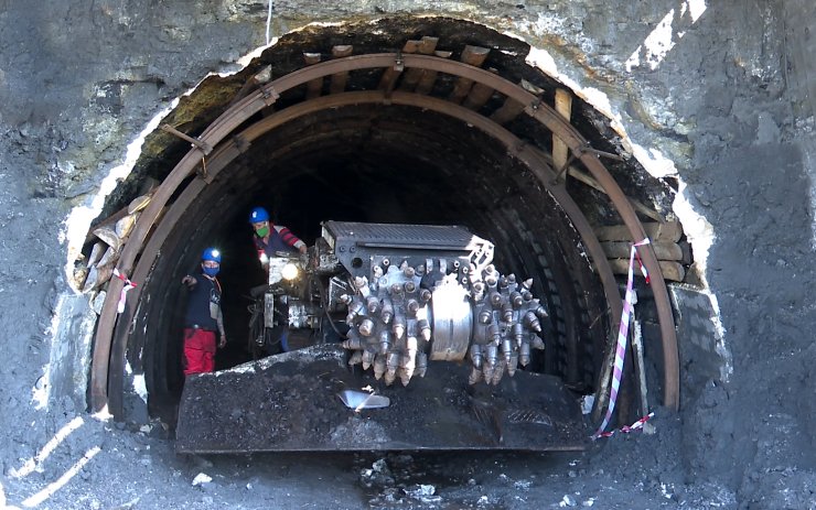 VIDEO: Z chodeb pod Krušnými horami vyjel razící kombajn, definitivně tam skončila hlubinná těžba