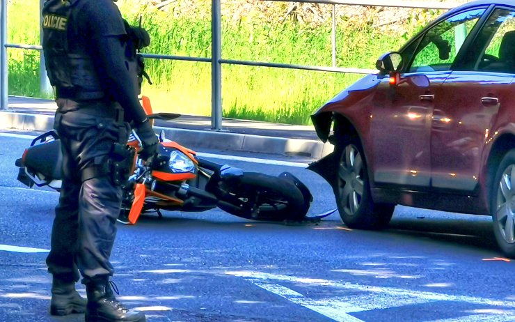 Tři řidiči se střetli včera s motorkáři! Policie sdělila, jak k nehodám došlo