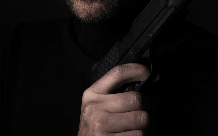 Muž v litvínovské ubytovně vyhrožoval ženě, že ji střelí