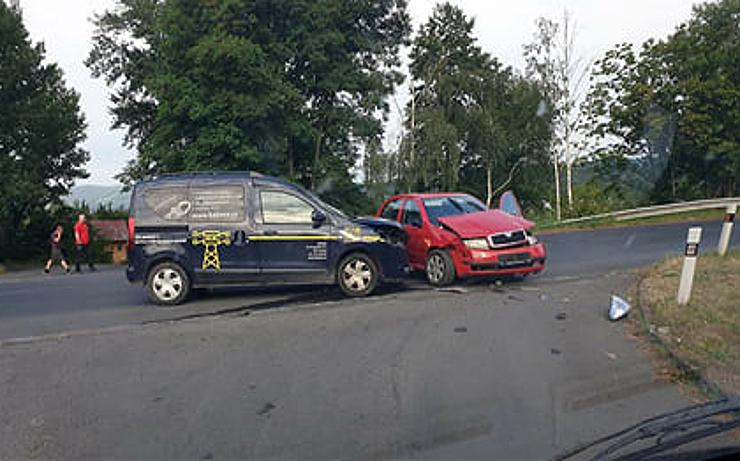 PRÁVĚ TEĎ: Pozor v Litvínově! Na výjezdu z benzínky se srazila auta