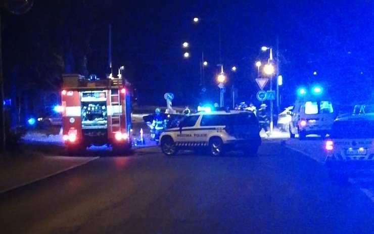 Detaily k noční nehodě: Mladík rozsekal BMW, spolucestující přišla o zub 