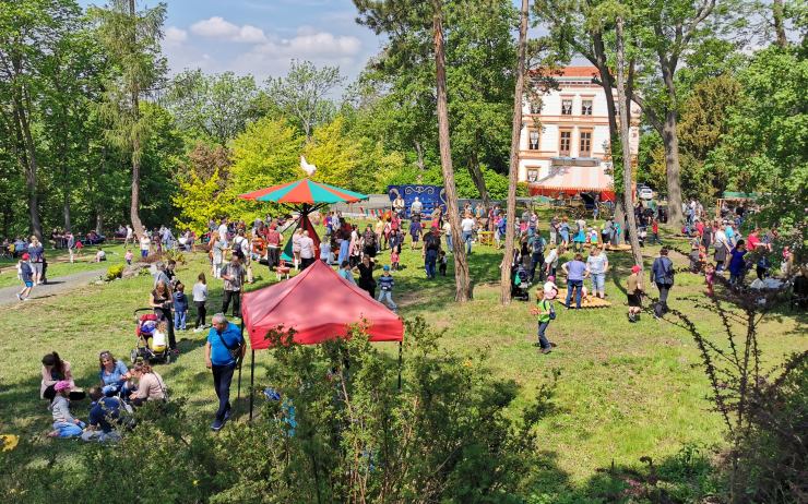 7 tipů na víkend na Mostecku! Noc v kostele, neděle pro děti, dostihy či tahače