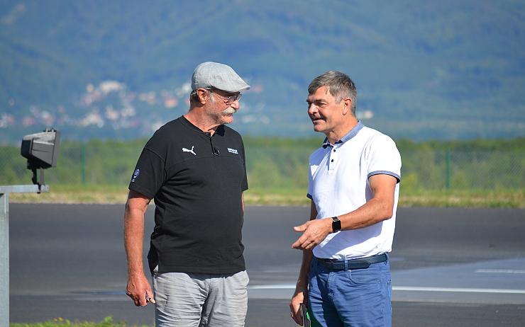 Pavel Nový natáčel na autodromu jako tvář projektu Jedu s dobou