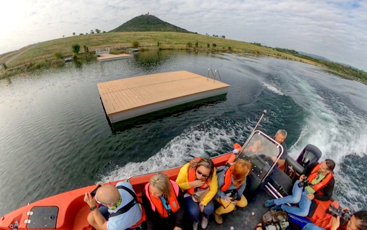 VIDEO: Jezero Most z lodi! Krajina se dnes, 12 let po začátku napouštění, otevírá lidem! 