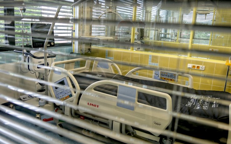 Krajská zdravotní zavádí ve svých nemocnicích v souvislosti s výskytem covid-19 v Česku preventivní opatření