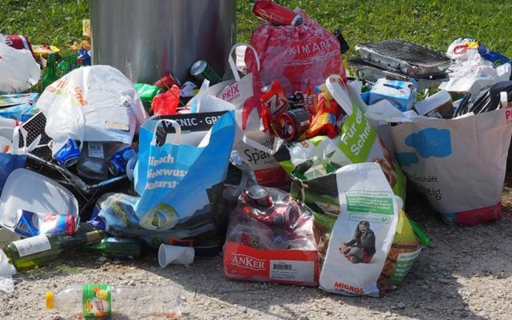 Podnikatel se přijel do Litvínova zbavit odpadu. Zradily ho ale kamery