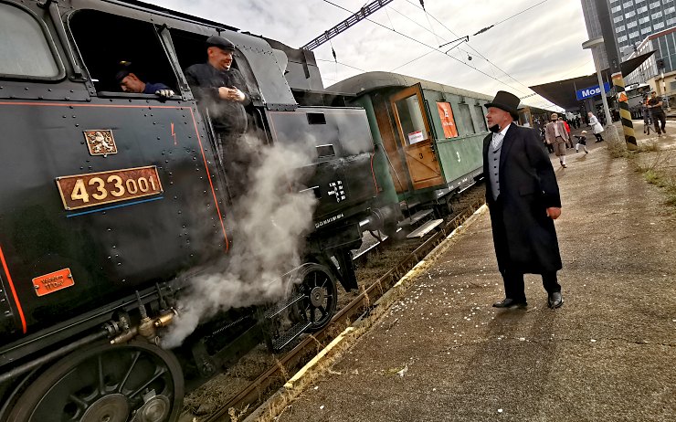 VIDEO: Jízdy historickým vlakem mezi Chomutovem a Mostem připomněly, že sem přijel před 150 lety první vlak