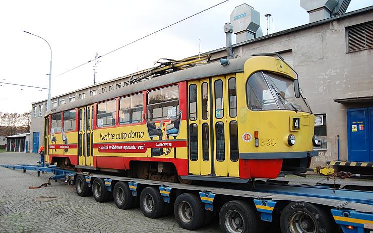 Tramvaj s evidenčním číslem 233 pro mostecký dopravní podnik dojezdila. Putuje k novému majiteli