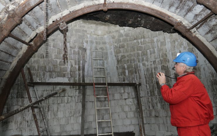 Hlubinná těžba definitivně končí, vstupní chodby do dolu v lomu ČSA uzavřely betonové zdi