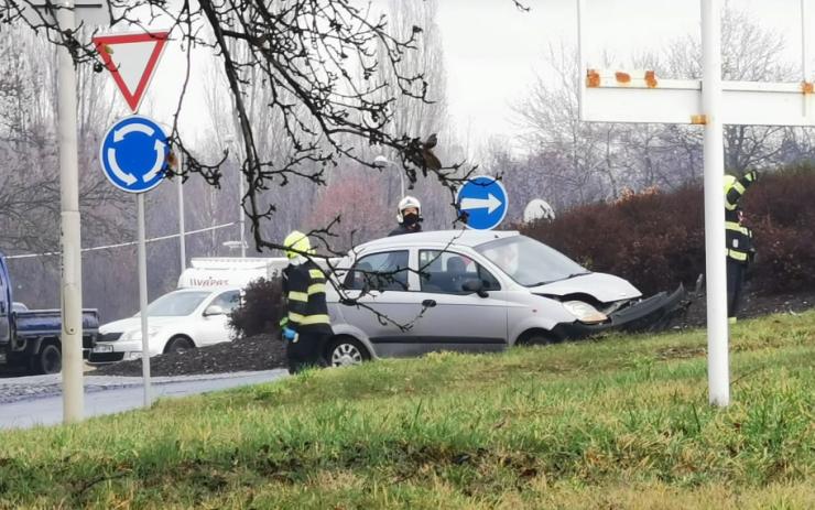AKTUÁLNĚ: Záchranné složky zasahují u dopravní nehody na okraji Litvínova
