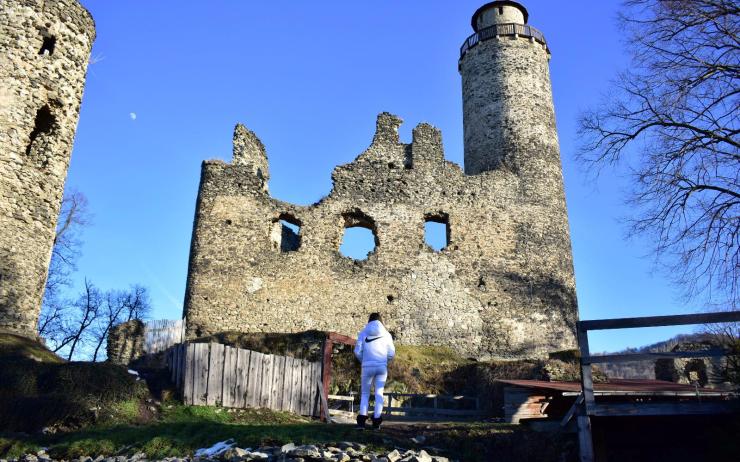 TIP NA VÝLET: Vyrazte na zříceninu hradu Kostomlaty, kde se natáčela Nejkrásnější hádanka