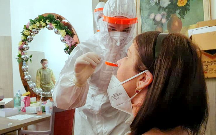 OBRAZEM: Zaměstnavatelé na Mostecku spustili pravidelné testování pracovníků na koronavirus