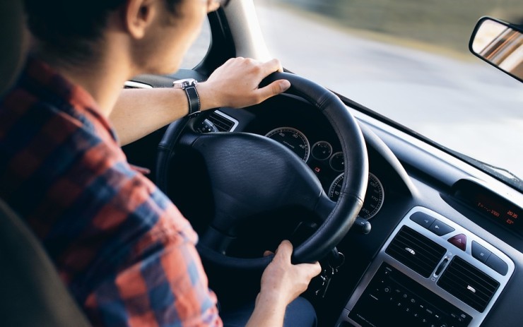 Řidiče nezajímalo, že nesmí za volant. Na Mostecku chytili hned čtyři!