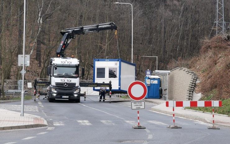 Nová komplikace pro řidiče: Uzavřel se silniční most na silnici na Meziboří