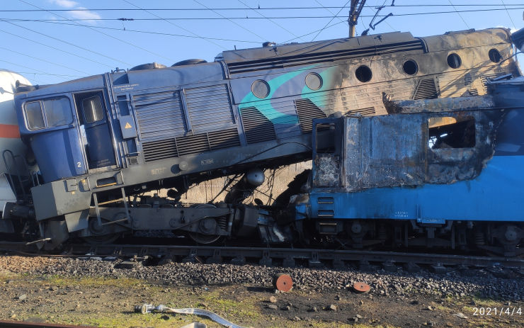 OBRAZEM: Jeden z vlaků projel červenou, výpravčí už nemohl srážce zabránit