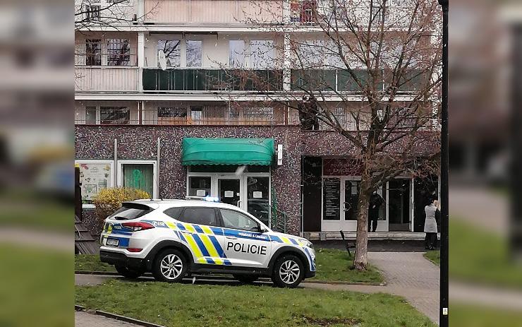 AKTUÁLNĚ: Neštěstí v Litvínově. Žena nepřežila pád z okna domu