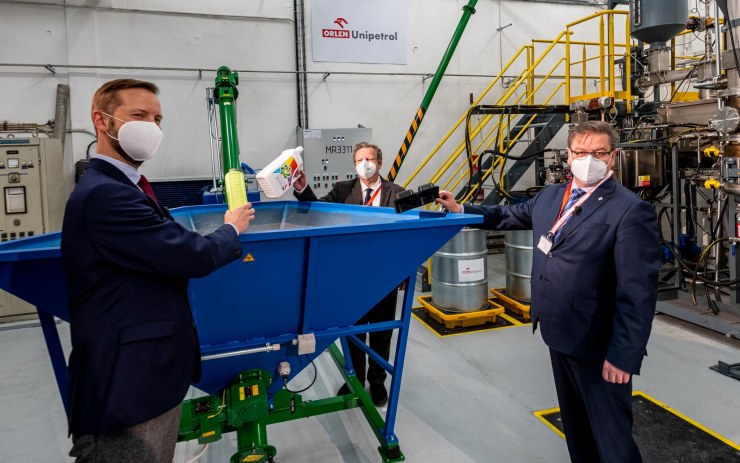 V závodě Unipetrolu u Litvínova testují chemickou recyklaci odpadních plastů
