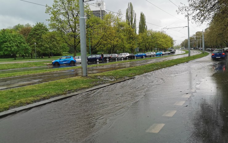 Teplotně podprůměrné a srážkově nadprůměrné jaro nekončí. Jak teď bude na Teplicku?