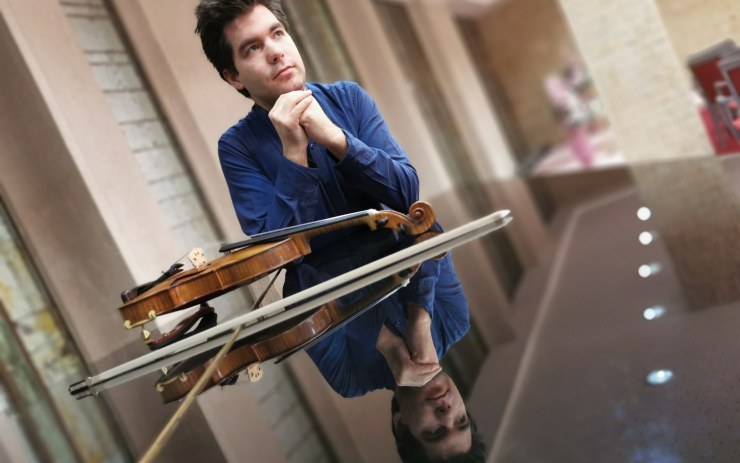 ROZHOVOR: Mladý mostecký houslista se narodil v Jeruzalémě, hraje na velmi starý nástroj a na město nedá dopustit