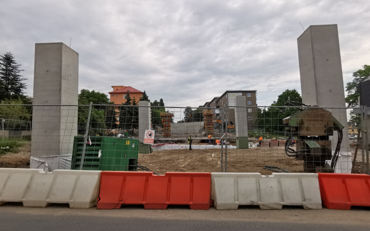Stavebníci mostu v Litvínově byli opět okradeni! Jeden ze zlodějů nakonec skončil se zraněním