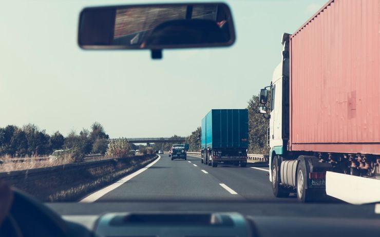 Kamiony nezákonně navozily z Německa do Ústeckého kraje 100 tun odpadků