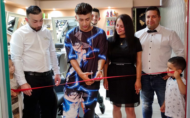VIDEO: V Máji otevírá nový Barber shop. Pásku přestřihnul Jan Bendig a svěřil se, jak často musí k holiči