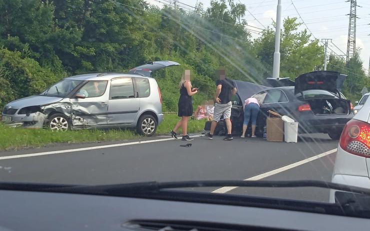 PRÁVĚ TEĎ: Nehoda tří aut na silnici mezi Mostem a Litvínovem! Projíždějte s opatrností