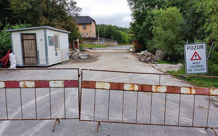 Dělníci nestihli opravit most v Horním Jiřetíně včas. Silnice bude zavřená o několik týdnů déle