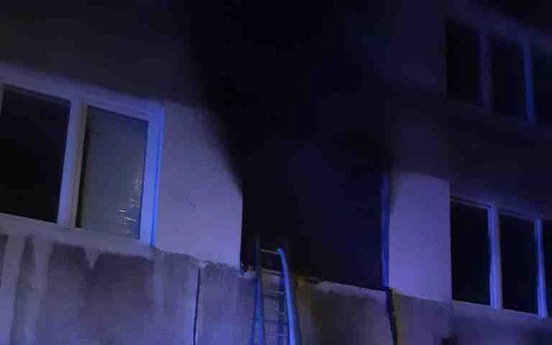 Požáry v Litvínově: Lidi vyděsil kouř v domě u parku, hořely i dvě patra domu v Janově