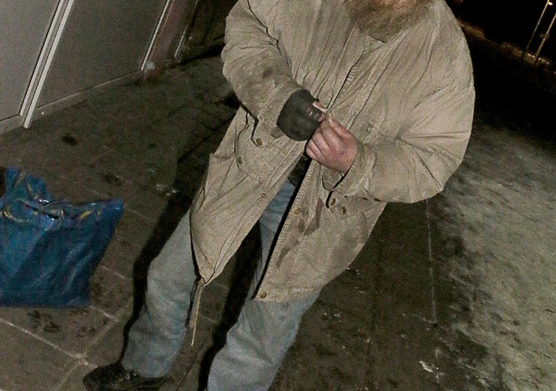 Bezdomovci se v zimě stahují do domů, lidem vadí jejich zápach