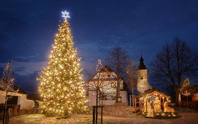 Skupina ČEZ pomohla na severu Čech rozsvítit vánoční stromy v padesáti obcích 